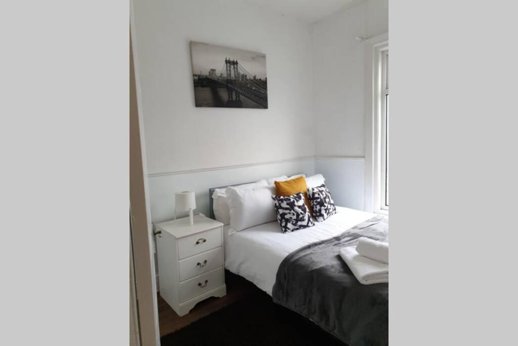 South Shield'S Hidden Gem Garnet 3 Bedroom Apartment Sleeps 6 Guests サウス・シールズ エクステリア 写真