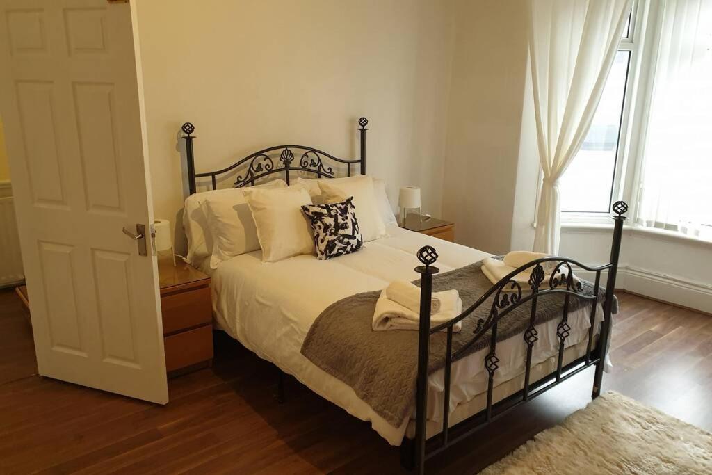 South Shield'S Hidden Gem Garnet 3 Bedroom Apartment Sleeps 6 Guests サウス・シールズ エクステリア 写真
